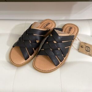Born Women’s Black Leather Criss-Cross Sandals Size 6M - New with box